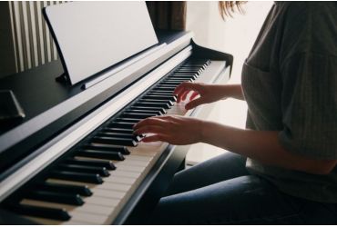 Pianino dla początkującego: jak wybrać odpowiedni instrument i rozpocząć naukę